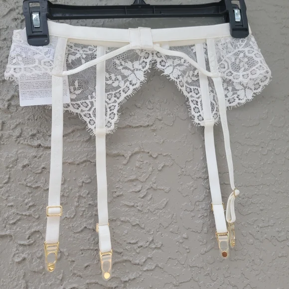 la perla garter belt Elegant Lace Garter Belt in Cream La PERLA